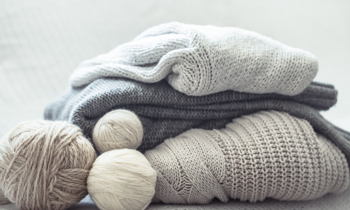 Il caldo abbraccio del cashmere, stole, sciarpe e mantelle per il nostro inverno all'aria aperta