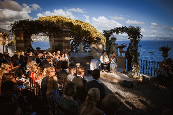 Come vestirsi per un matrimonio: dagli invitati agli sposi