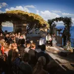 Come vestirsi per un matrimonio: dagli invitati agli sposi